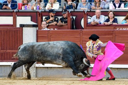 Sexta Feria de Otoño. Los Victorino le abren la Puerta Grande a Borja Jiménez