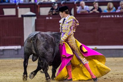 Sexta Feria de Otoño. Los Victorino le abren la Puerta Grande a Borja Jiménez