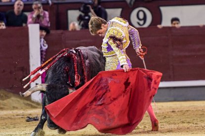 Sexta Feria de Otoño. Los Victorino le abren la Puerta Grande a Borja Jiménez