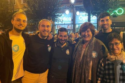 Miembros de Compromís en la manifestación de EH Bildu en Bilbao.