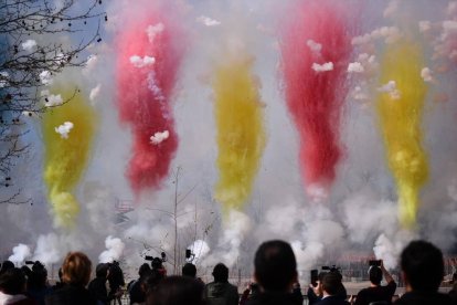 Así ha sido la atronadora y musical mascletà de Madrid que hace historia