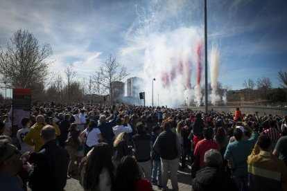 Así ha sido la atronadora y musical mascletà de Madrid que hace historia