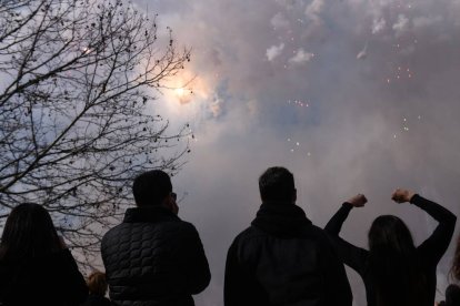 Así ha sido la atronadora y musical mascletà de Madrid que hace historia