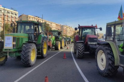 Manifestación de agricultores en el puerto de Valencia.