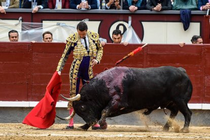 Uceda Leal bajando la mano