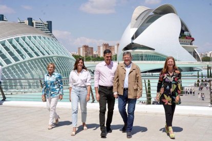 Ana Barceló, candidata del PSOE en Alicante, Sandra Gómez, candidata del PSOE en Valencia, Pedro Sánchez, presidente del Gobierno, Ximo Puig, candidato a la Generalitat y Amparo Marco, alcaldesa de Castellón y candidata a la reelección - PSOE