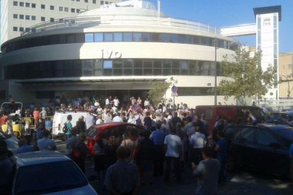 Los pacientes del IVO salen a la calle en su apoyo