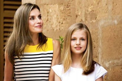 Para la Reina Letizia cada vez será más difícil mantener oculta la vida privada de su hija Leonor.