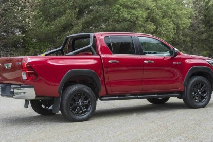 Toyota Hilux Invincible-lateral