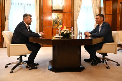 Pedro Sánchez se ha reunido este sábado con el primer ministro de la República de Rumanía, Marcel Ciolacu.