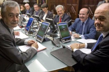 Chaves y Griñán durante un consejo de gobierno andaluz.