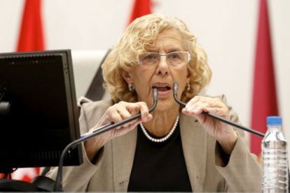 Las pifias de los asesores de Carmena le han puesto la cara roja a la alcaldesa.