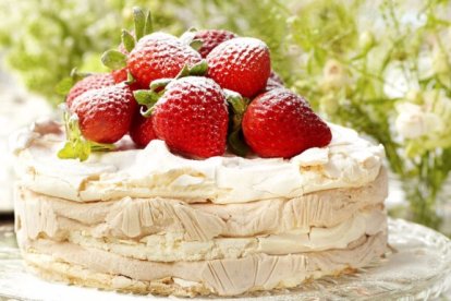 El poder antioxidante de las fresas aporta el toque sano a este tentador postre.