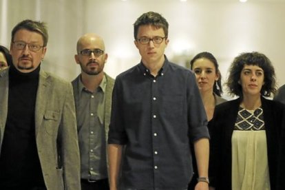 Errejón, junto al catalán Domenech y la gallega Fernández.