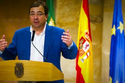 Guillermo Fernández Vara sufre el acoso de "trol" tuiteros del PSOE.