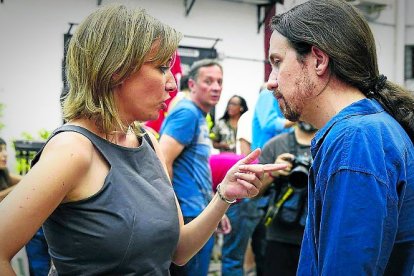 Tania Sánchez junto a Pablo Iglesias, en una imagen de archivo.