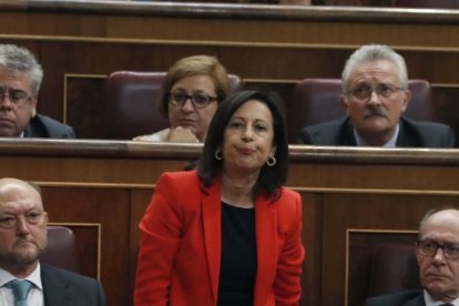 Margarita Robles en el momento que desobeció a la gestora y votó no a Rajoy