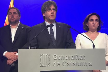 Puigdemont, entre Junqueras y Colau