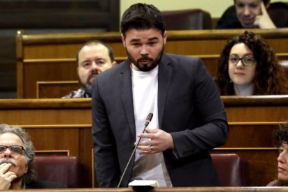 Rufián tiene ahora mismo un iPhone 6S. En breve cambiará a mejor por cortesía del Congreso.