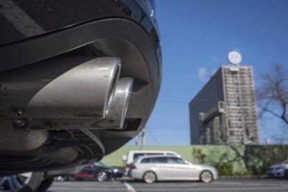 Volkswagen, Daimler y BMW, acusados de experimentar con humanos y monos