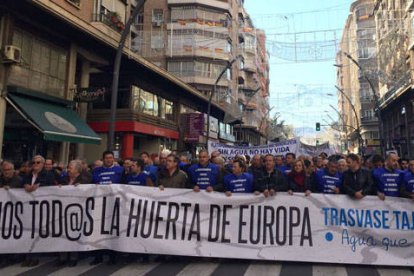 Imagen de la última manifestación celebrada en Murcia donde se pedía agua del trasvase y la suprensión del "tasazo".