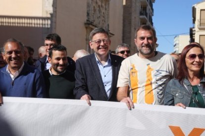 Escola Valenciana acusa al Gobierno de despertar al fascismo