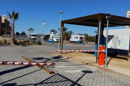 Acceso al Camper Área de la playa de San Juan.