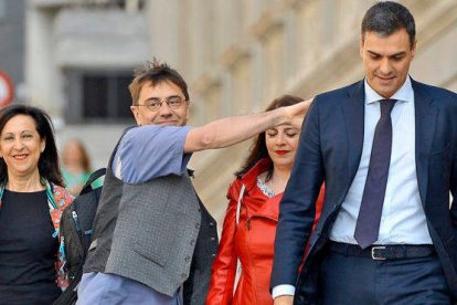 Monedero se convierte en aliado de Valls para atizarle a Pedro Sánchez