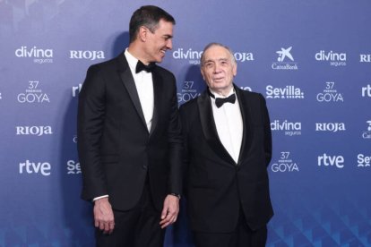 El presidente del Gobierno, Pedro Sánchez, y el presidente de la Academia del Cine, Fernando Méndez-Leite en los Goya 2023.