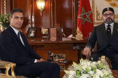 Pedro Sánchez con Mohamed VI, en 2018 en el Palacio Real de Rabat