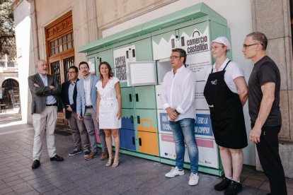 Representantes del ayuntamiento y comercio de Castellón