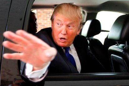 Donadl Trump, en su coche oficial al poco de tomar posesión