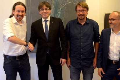 Puigdemont, el mes pasado en Madrid con Iglesias y otros miembros de Podemos