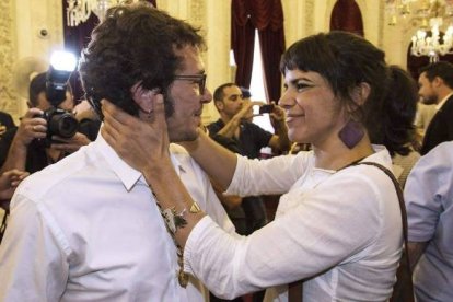 Kichi con la líder de Podemos en Andalucía y pareja actual, Teresa Rodríguez