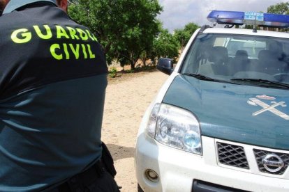 Un agente de la Guardia Civil