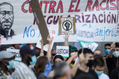 La concentración antirracista en Madrid ha derivado en una manifestación