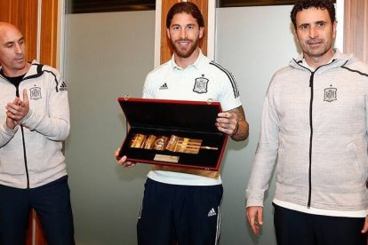 Sergio Ramos recibió el pasado año el Brazalete de Oro por parte de la Federación.