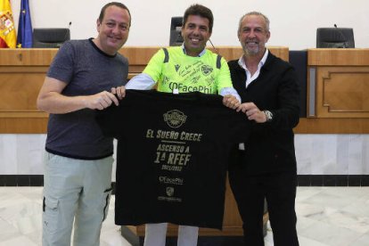 Mazón recibe a los jugadores del Intercity tras su ascenso a Primera RFEF