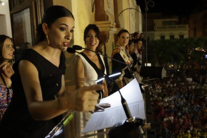 Blanca Paloma sorprende en su pregón interpretando una coplilla ‘a capella’