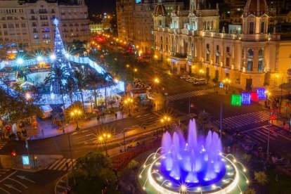 Imagen archivo plaza del Ayuntamiento durante la Navidad.