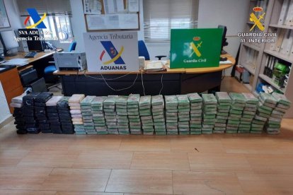 Droga intervenida por Guardia Civil y agentes de la Agencia Tributaria - OPC