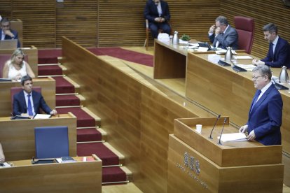 Ximo Puig, expresident de la Generalitat, durante su discurso en el pleno de investidura de Les Corts - CORTS VALENCIANES