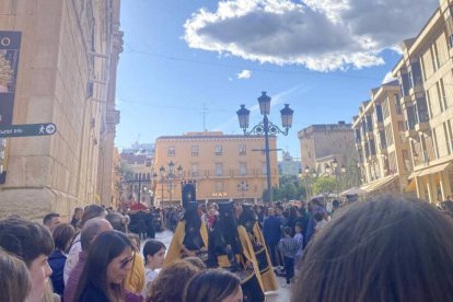 Cielo despejado y temperaturas frescas para la procesión general de cofradías