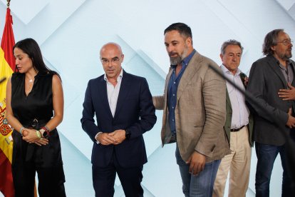 Los dirigentes de Vox, Jorge Buxadé y Santiago Abascal en una imagen de archivo