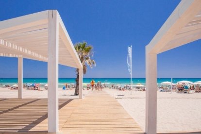 Playa de San Juan de Alicante en imagen de archivo