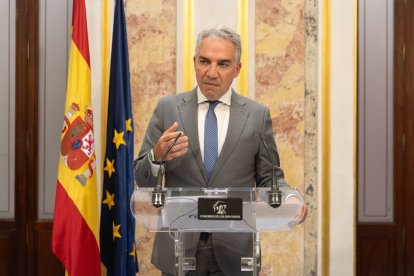 El vicesecretario de Coordinación Autonómica y Local del PP, Elías Bendodo, en el Congreso.