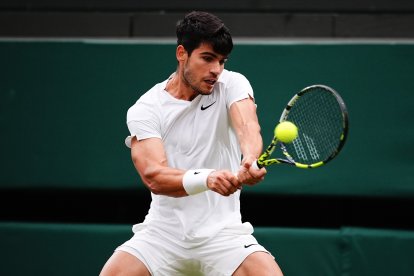 Alcaraz durante el partido contra Medvedev.