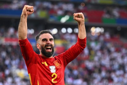 Dani Carvajal durante un partido con España.