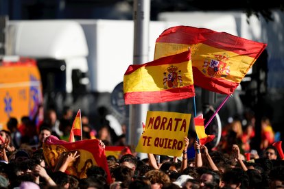 Supporters with Flags of Spain are seen during the celebration of Spain Team at Cibeles Palace of Madrid after winning the Eurocup 2024 against Englad on July 15, 2024 in Madrid, Spain.
Oscar J. Barroso / AFP7 / Europa Press
15/7/2024 ONLY FOR USE IN SPAIN