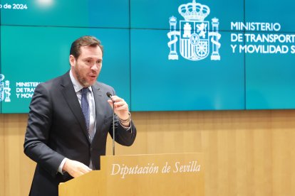 El ministro de Transportes, Óscar Puente, en un acto en Sevilla.